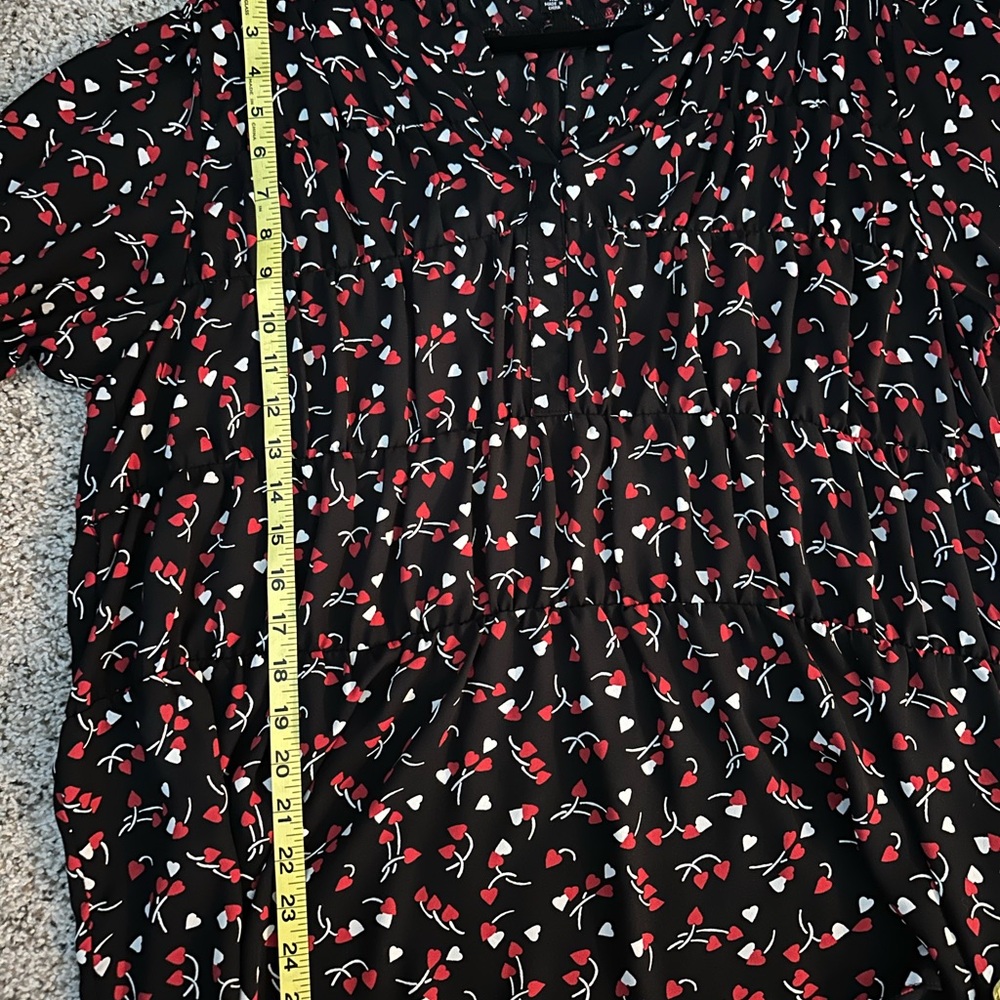 Womens Zac & Rachel 3/4 Sleeve Ruffle Seam Heart Blouse Black & Red XL - Picture 6 of 6